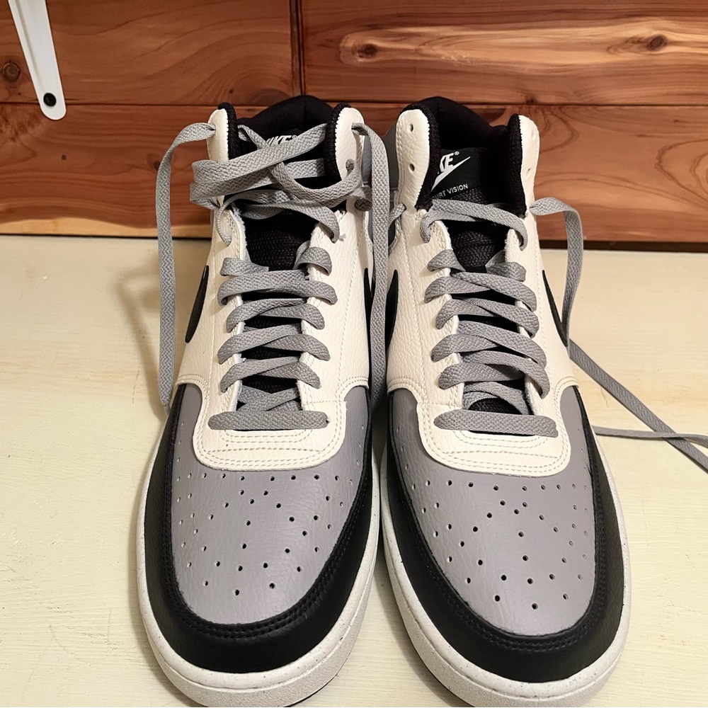 Nike Men's Gray and Black Sneakers